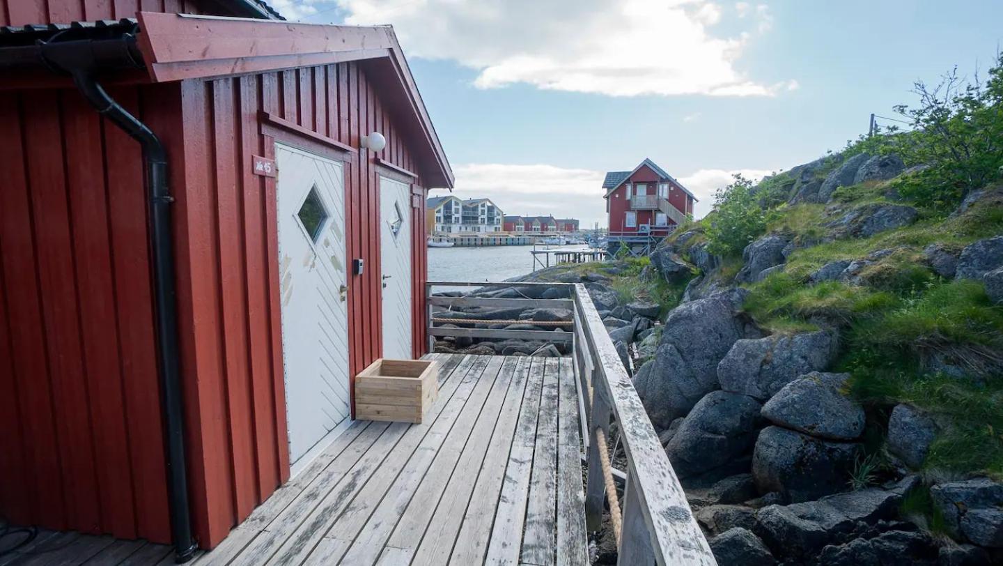 Real Fisherman'S Cabins In Ballstad, Lofoten Exterior photo